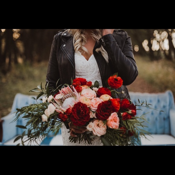 Meet your Posher, Tana - Picture 1 of 1